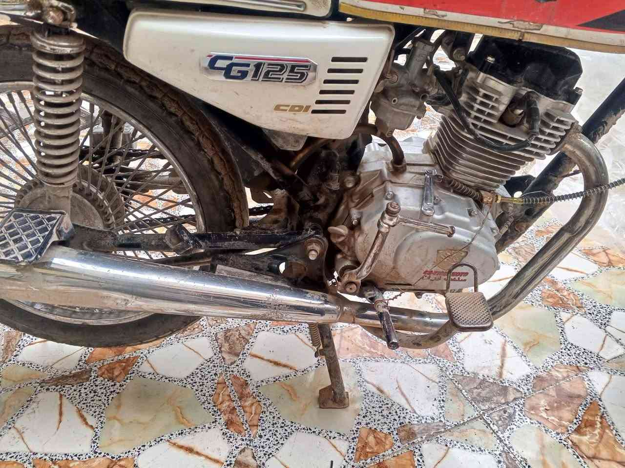 سلام عليكم ورحمه الله وبركاته من رخصت الكروب المحترم عند هاي دراجه تايكر أربعة كير  إيرانية موديل 21اوراق أصولية المنفيس مالتها موجود نقصها كهربائيات مكينه بداية تبخير لويل خلفي بي عواج شويه بس دراجة شغاله هندر واحد تشغل رايدلها ترتيب الله شاهد إني ما فارغ سعرها 350وبيها مجال للطيبن مكان بغداد الشعب حي البساتين خمسة دونم كلشي موجود بسوك رقم ***********
