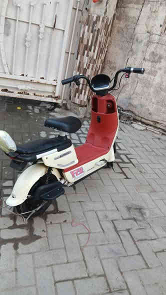 دراجة شحن حجم 14 كلشي شغال بيها جديدة مستعمل قليل سعر 250 قفل    ***********
