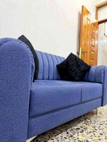 تخم كامل للبيع 
اخوان تخم شغل عراقي ثقيل خشب بلاويد 
اسفنج مضغوط درجه اولى التخم بعده جديد 
8 مقعاد ويا 5 كوشات 
صار اقل ال6 اشهر من اخذته ب700 الف 
و الطبله الوسطيه انـــي مسويها تفصال ب150 الف 

ابيعهن شلع الطبلة والتخم ب600 الف ✅

***********
مكاني الحرية
