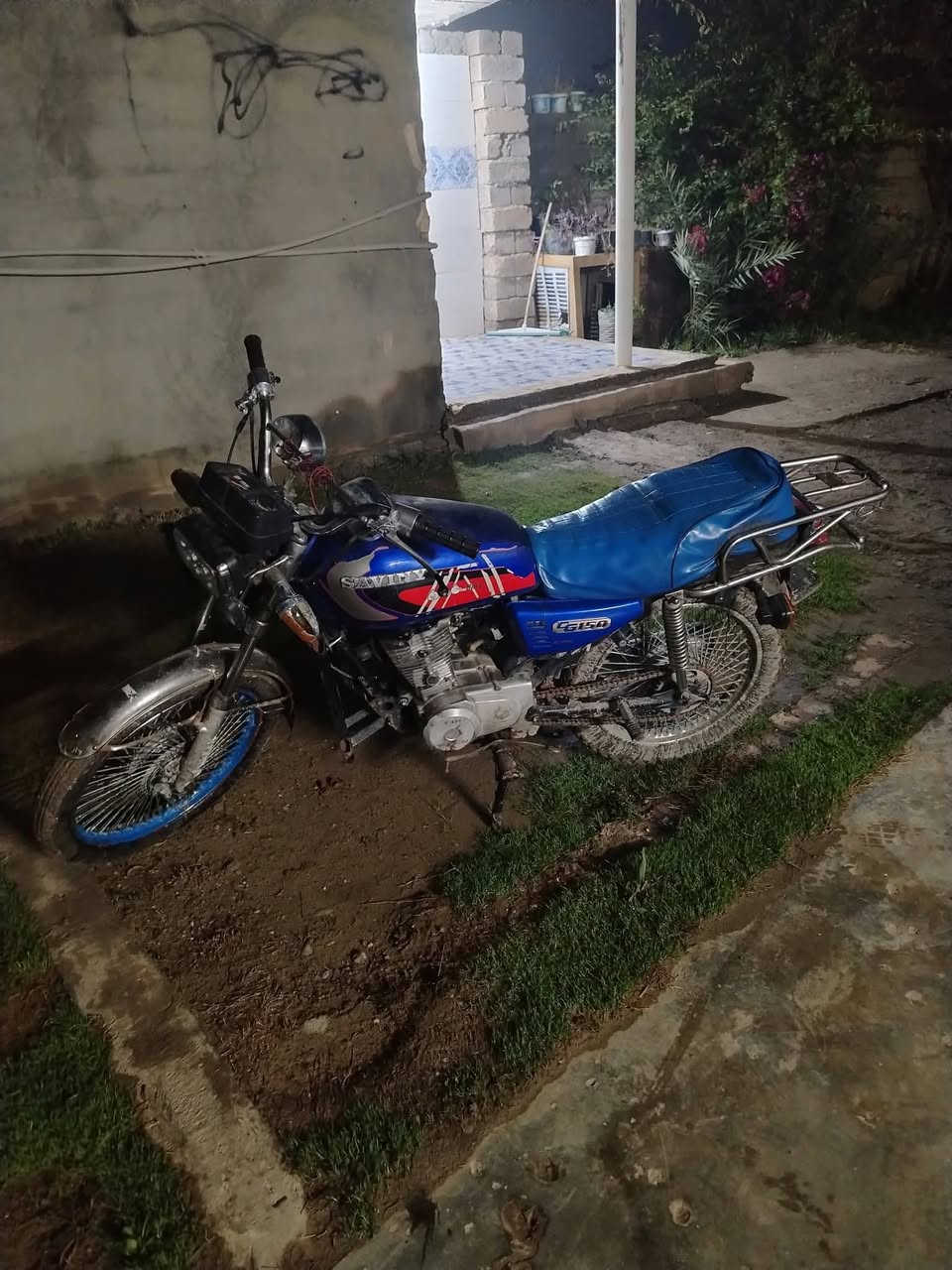 موطور تايكر للبيع موديل 2019 ماناقص شي بس تركب السعر 250 وبيه مجال ***********
