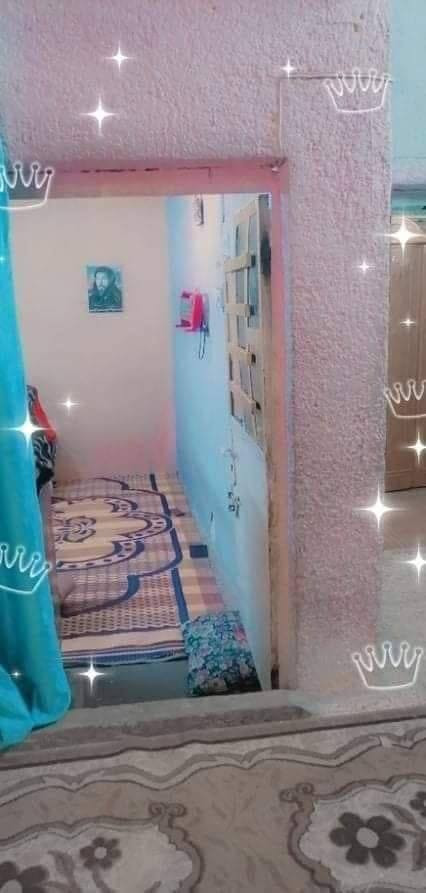 السلام عليكم  توجد
السلام عليكم  توجد 
نص قطعة خلفية للبيع  ٧٢ متر قطاع 20  تتكون من غرفتين نوم وصاله وحمام مشترك  ومطبخ  السعر ٨٠ عليه كل الرسوم و٧٥ على المشتري كل الرسوم ماء كهرباء  غرمة . الاتصال على الرقم  ***********
