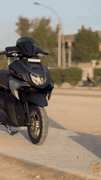 للهم صلي على محمد وال محمد 
سلام عليكم دراجة زت ار ٢٤ سوده 
دراجه نضيفه كلش ماشية ٦٠٠٠ حقيقي 
ناعمة وحلوه 
صارلها ٦ اشهر من خذتها 
شتريت ٢٥ واريد ابيعها 
سعرها ٢ مليونين قفل 
هذا رقمي *********** شراي اخليك على راسي واذا تريد بس سولف هم اخليك على راسي 
مكاني سماوه سكك بس مكاتبه دراجه انا مطلعها وكيل وعلى ايدي محد صاعدها غيري
