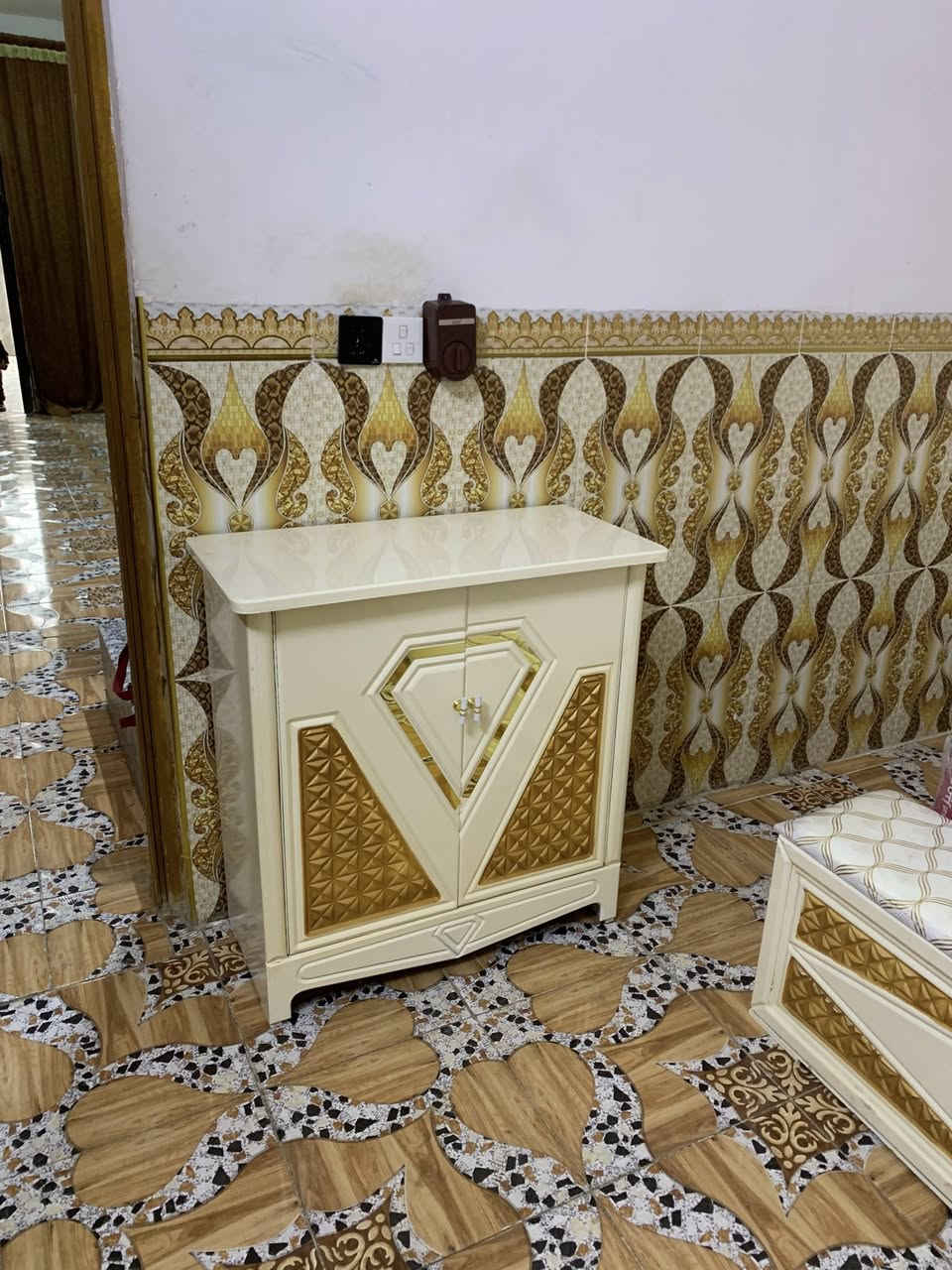 #معرض الورود💐
من اعمال الطبقه الاقتصاديه🫶
موديل الماسه🍂🧭
موديل من ضم التصاميم التركيه بعمل ايادي عراقيه 🇮🇶عالية الجوده شغل الوجه ١٢ملم🤏 الداخل صاج طبيعي الضهر جرجوبه براغي لسهولة الفتح والشد 

السعر :مليونين فقط!! مع الشد والنقل 🚛🚛مجاني لبابل والمحافظات المجاوره

العنوان🍂
الحله شارع ابو القاسم مجاور ابو القاسم

للأستفسار مراسلة الصفحة 📩
او الاتصال ☎️ ☎️
(*********** )

يتوفر  Viber / 
‏WhatsApp
