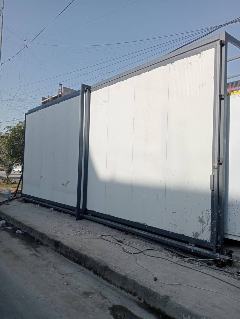 السلام عليكم أحبتي...  كادر حدادين نعمل جميع انواع الحدادة..  شغل قطعي او كرستة وعمل.  في جميع مناطق بغداد..  سرعة أنجاز اسعار مناسبة..  رقم  *********** يوجد واتساب
