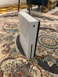 سلام او عليكم اكس بوكس وان اس سعر 200🔒ذاكره 500 النضافه 100/100 ما مفت...