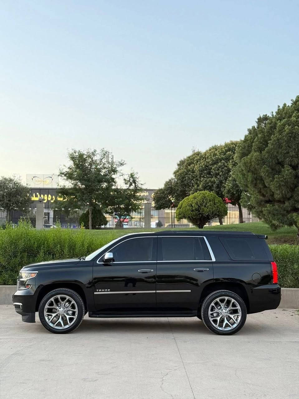 تاهو 2015.خليجي وكالة المنصور فول مواصفات LTZ.      كراس كهرباء مقاعد جلد تشغيل عن بعد قاصه ويل كب برايمري شاشه وكامرات دوار رادار وتحديد مسار ليددات اكامي وخلفي لايتات عدسة زنون كشاف زنون مراية كهرباء انظمة قيادة وبمحدرات وبعد اهوايه مواصفات التاهو فول واحد عل واحد بدون حادث بدون صبغ فقط وجود بارد قليل جامرلغ الخلفي محرك شرط امامي شرط السياره مكانها كركوك وبسمي اتريد تحويل اتريد وكاله سنويه لحد 2027هزه جديده السعر 356وبيها مجال قليل والشراي يتصل ***********
