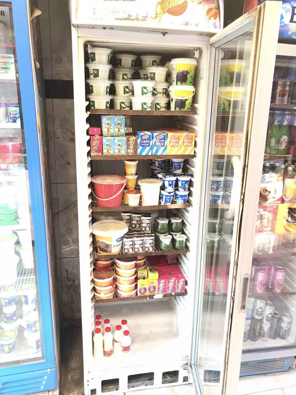 سلام عليكم ورحمة الله وبركاته عارضه ايكور تركي اصلي درجة أولى شرط التبريد وتجي وشوف بعينك 
سعرها 250مجالها جداً بصيط 
مكاني بغداد الشعلة قطاع الاول 
رقم الهاتف ***********
