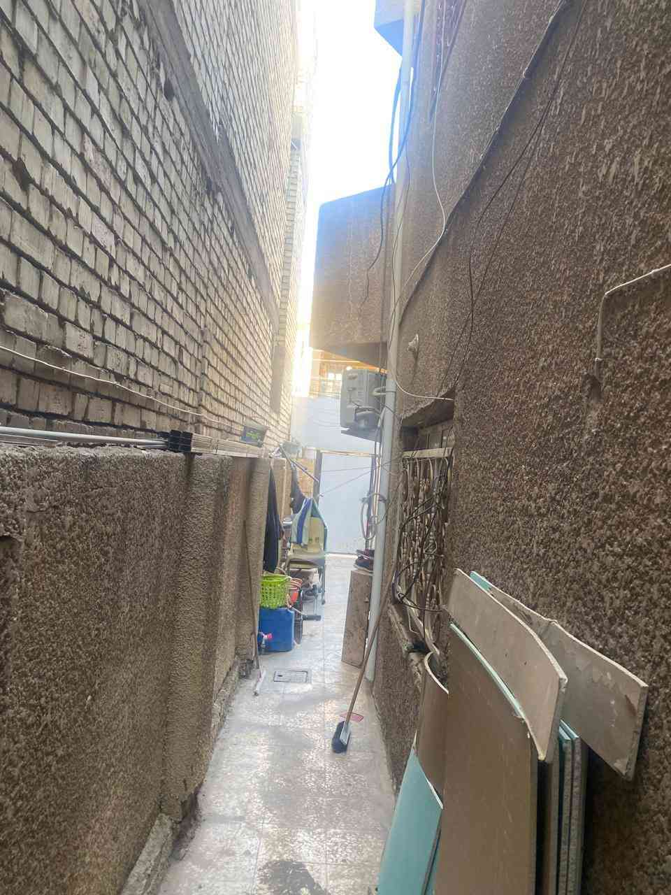 يالله. 🌷. للبيع وبسعر مناسب جدا دار مساحة ١٠٠ م طابقين يقع في بغداد كفاءات السيدية قرب قاعة بغداد للمناسبات يحتوي على ٣ غرف نوم ومطبخ وصالة وخدمات  نظيف جدا بناء الفينات للاستفسار الاتصال على الارقام التالية.                                               ***********.  او.    ***********.                            مكتب.  ركن الحافظ للعقار. بغداد حي الشباب.  شارع اميمة التجاري. قرب حلويات المختار.
