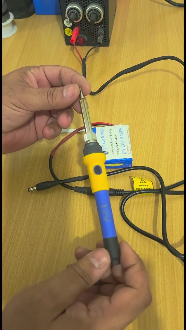 كاوية لحام محمولة بالبطارية بدل الكهربا 
#lithiumbatteries #tools #diyprojects #diytools


**إذا كنت صاحب هذا الإعلان وتريد حذفه لأي سبب، رجاءا أرسل رسالة إلى الدعم الفني**