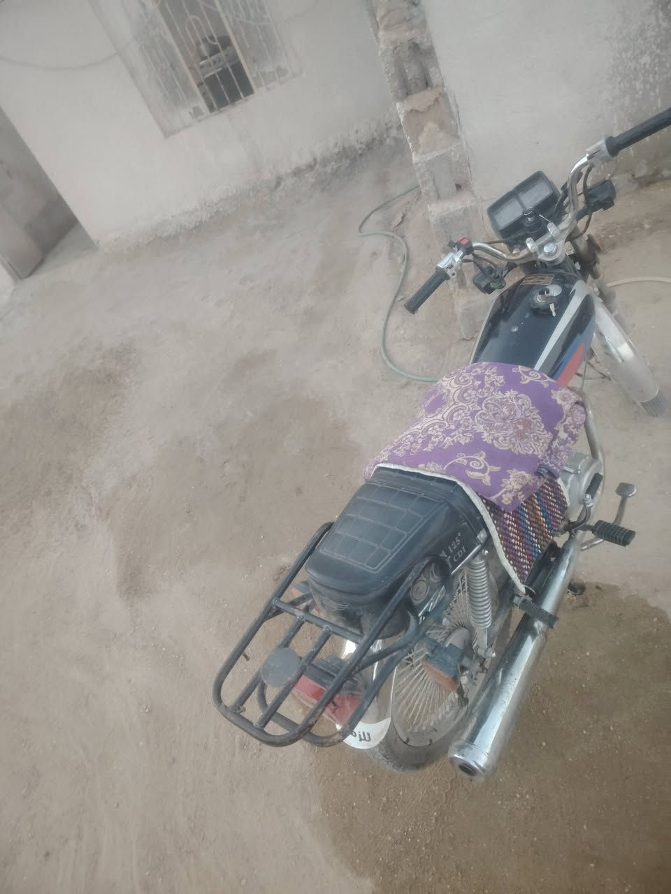 1سلام عليكم دراجة البيع أربعة كير موديل 24كلك مكفولة السعر ٣٠٠وبيهة مجال حك هاذة رقمي ***********
