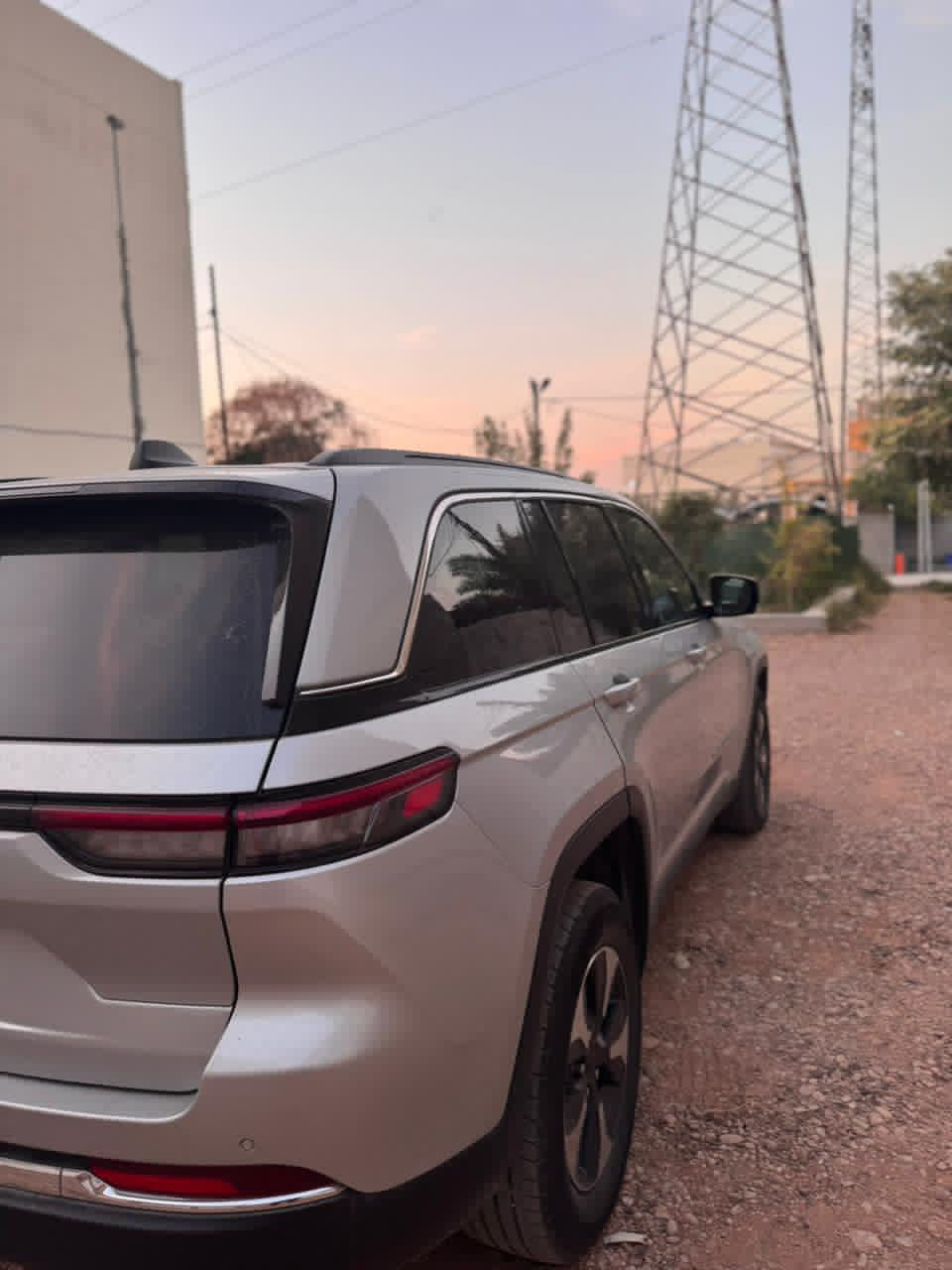 السلام عليكم 
جيب هايبرد 2024  للبيع 
كلين تايتل عدا شبر رش من امريكا 
السونار بالمنشور وصور امريكا و رقم الشاصي
السياره فول مواصفات للاخير
بانزين + هايبرد + بلكن و الشحنه الوحده تمشيك 48 كيلو 
ماشيه 51 الف ميل 
السياره رقم بغداد بأسمي وتحويل ثاني يوم
مكان السياره ديالى بعقوبة
*********** 
للاستفسار خاص او واتس اب او الاتصال
صعر السياره 330 وبيك خير وتدلل
