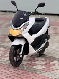 للبيع دراجه pcxجيل الاول موديل 18 ماخذها رمبه الدراجه على  ايدي حجم مك...