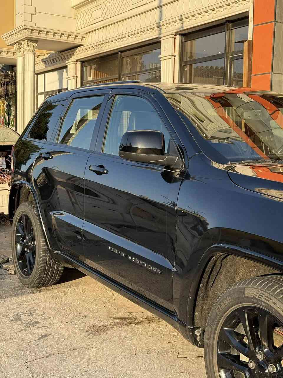 جيب شيروكي (بلاك توب ) 2020
لون  

مواصفات السيارة 

ماشية ٨٢

فتحة 

-رادارات جانبية 

-حساس خلفي 

-توقف ذاتي

-ستيرن تدفئه

-نضام ECO

-مانع انزلاق

-جنطة كهرباء

-ويل كب كروم اسود 20

-كشنات كهرباء جلد مطعم 

-تدفئة وتبريد بالكشنات

-شاشة كبيرة 

-تبريد قطعتين 

-سستم صوت كامل 

-تشغيل عن بعد

-بصمة ابواب

-مري جانبية هيتر 

-كامرة خلفية دوارة-

-بصمة ابواب

حادث بنيد وقلبل بالجاملغ بدون دواخل مكفولة 

السيارة جديدة جدا مكينة وكير مكفولات حدادية جديدة تخم تايرات بدون نواقصنها

السعر 23,000 $

العنوان بغداد الوزيرية 

للاستفسار 

📲***********
📲***********
📲***********
