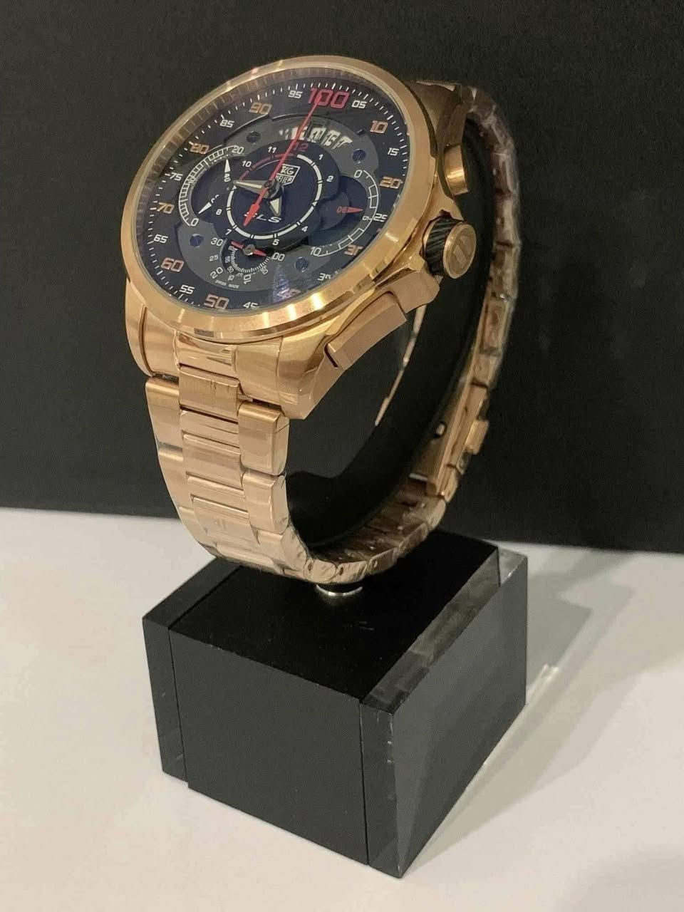 السلام عليكم.......
ساعة Tag Heuer بطارية 
ماستر كواليتي عالي جدا 
موديل Mercedes Benz 
مكينة ياباني مايوتا 
نافذة للعرض التاريخ 
ستوب وج 
كرونوكراف 
سناتر شغالة 
القطر ٤٧
سير حديد ستانلس ستيل طلاء لون ذهبي معلم
جديد غير مستعمل مع علبة اعتيادية وبطاقة الضمان الخاص بي 
السعر ١٢٠ الف 
يوجد توصيل ***********
