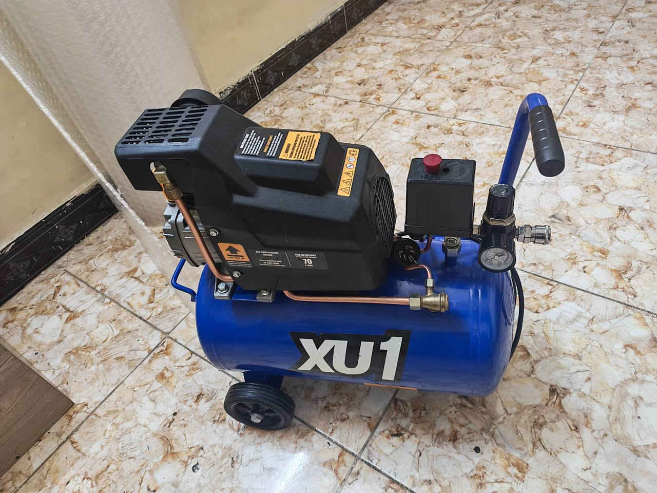 كمبريسر هوه 21 لتر ضغط 8.5 بار ويه مسدس F75 سعر 115 الف لتواصل 
+9647779923864
