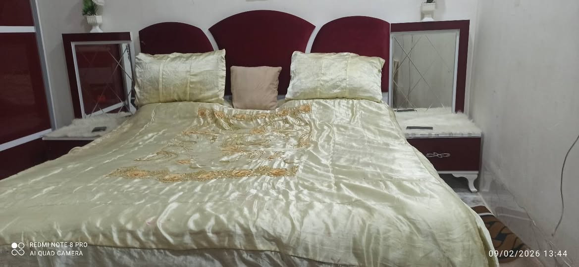 غرفه نوم تركي 8 قطع نظيفه كلش اخو الجديد السعر 400 وبيها مجال مكاني كركوك//***********
