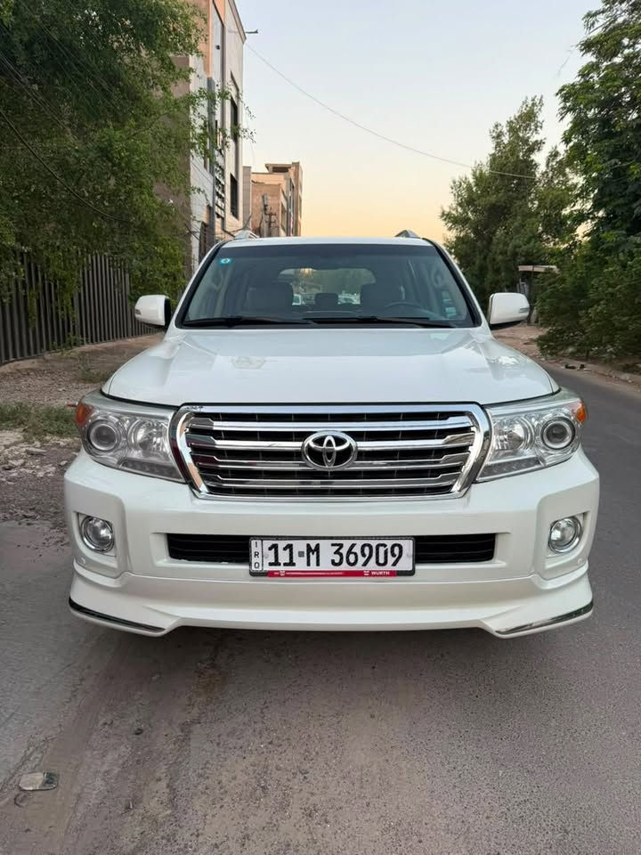 السلام عليكم للبيع لاندكروز 2010 VXR محرك 8سلندر كلش نشطة واقتصادية بالبانزين كاملة وجاهزة مناقصها شي السعر 270$وبيها مجال بسيط مكانها بغداد ***********
