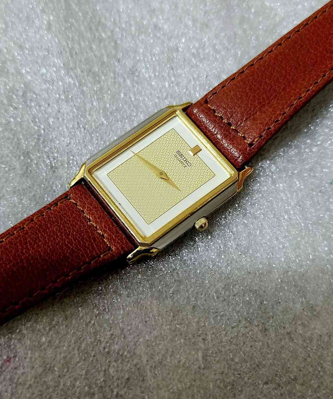 بسم الله 🤎💚🩵💓
نوادر SEiKO
سيكو كوارتز بماكنة عملاقة 
مينا كاروهات لونين
انتاج الثمانينات
نضافة ممتازة
القطر33×26
نضافة ممتازة
الاستفسار خاص
***********
