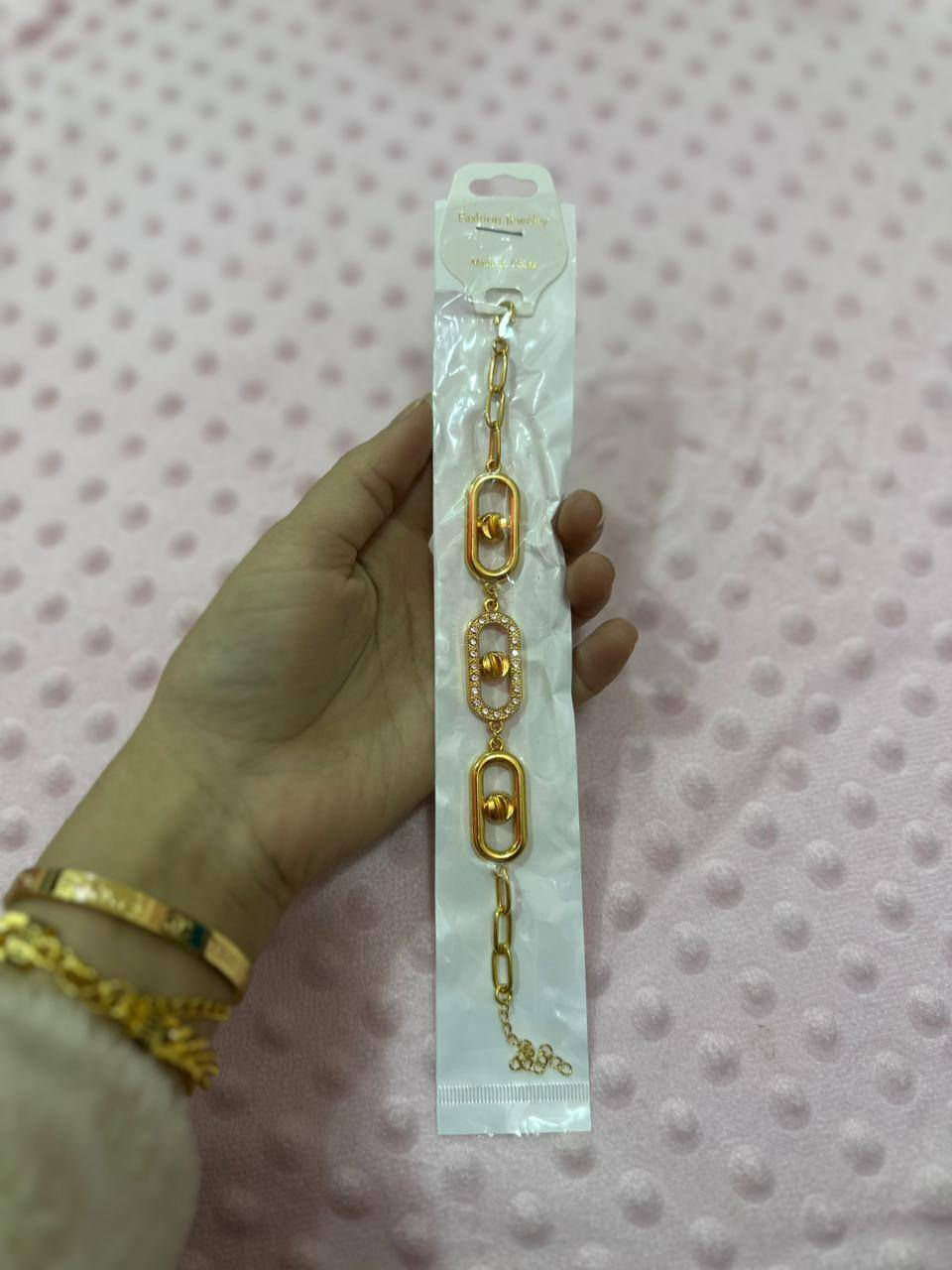 سوار سعر القطعة على الف دينار
يوجد توصيل داخل سبع البور سعر التوصيل الف
رقم/*********** او خاص
