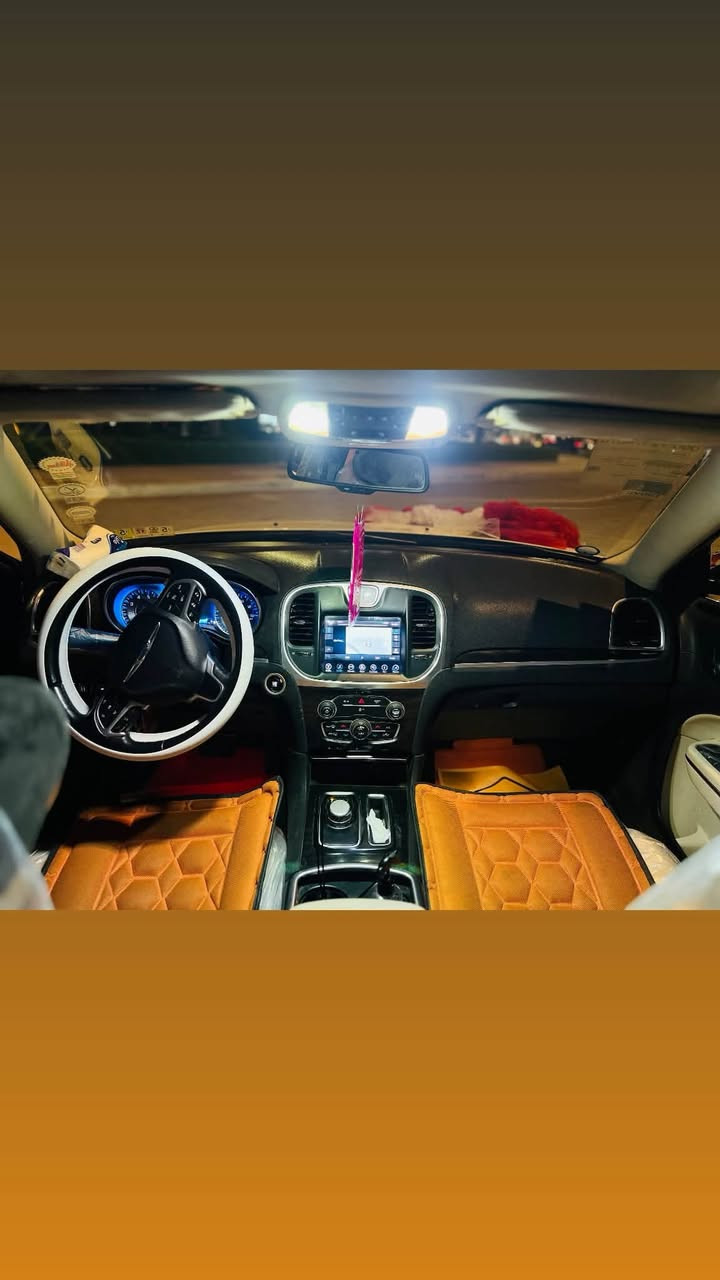 السلام  عليكم اوباما 2015 كفالة عامة كلين تايتل حادث سرقة سياره اوراقها كلها جاهزة ومفحوصه هزة جديده واوراق كامله فقط تدفعلها كمرك ورقم 
مواصفاتها معروفه فول للاخير 
بنراما 
حساسات 
كلاصات تدفئة تبريد 
تبريد ثلج 
منضومه زنون كاسر الضلام 
سياره بوضع الشركة 
ماشيه ٨٢ الف ميل 
السعر 150 بيها مجال قليل كلش من انضف السيارات بلعاراق مكاني كربلاء استفسار 
***********
***********
