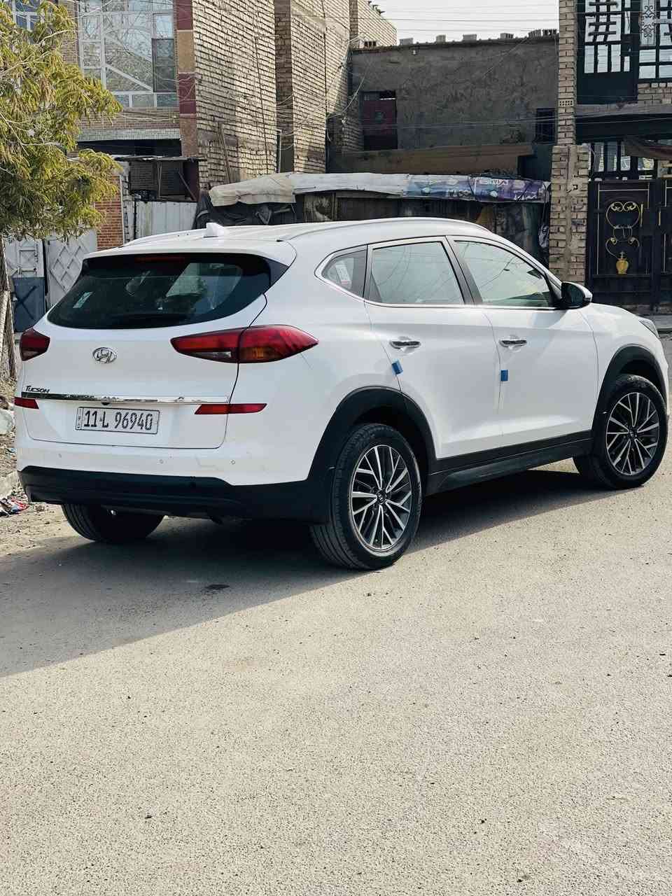 السلام عليكم ….. 

للبيع خليجي موديل 2020 رقم بغداد بسمي 
 فول مواصفات 
تشغيل عن بعد 
بصمه 

خمس عدسات 
كامره دواره 
كشن كهربائي 
يعني فول مواصفات ماعدا البنورامات (الكاصد)
  السياره مكفوله بيهه ملاحضات بسيطه 
ماشيه ٤٨ الف حقيقي على ايدي ممتعوبه جديده 
مكاني بغداد 

الاتصال ***********
