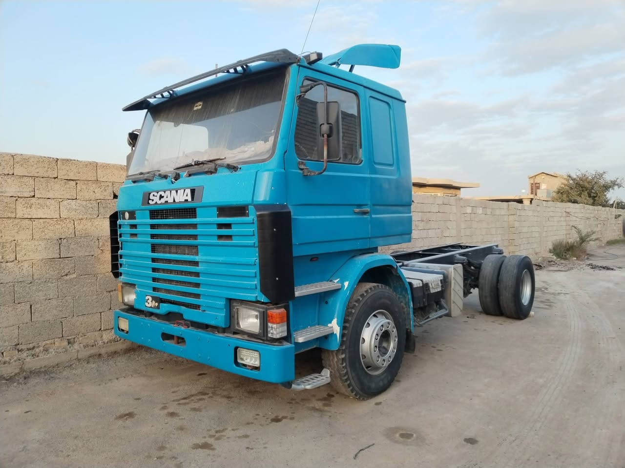 السلام عليكم اسكانيا للبيع راس اتريله ومطوله مكينه 12ونص جديده كير ٣ب٣ اكسن جديد سبرنكات بلاديه بدون رقم ***********
