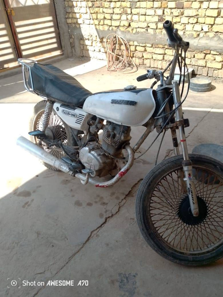 سلام عليكم تايكر للبيع موديل ١٨ الدراجه حلوه ونضيفه وبيها شلعه حلوه الدراجه أوراق الدراجه نقصها شغلت بسيطه جدا السعر 250 وبيها مجال للشراء للستفسار راسل الصفحه او اتصل عله هاذه الرقم *********** اتصل عليه وبيك خير وتدلل
