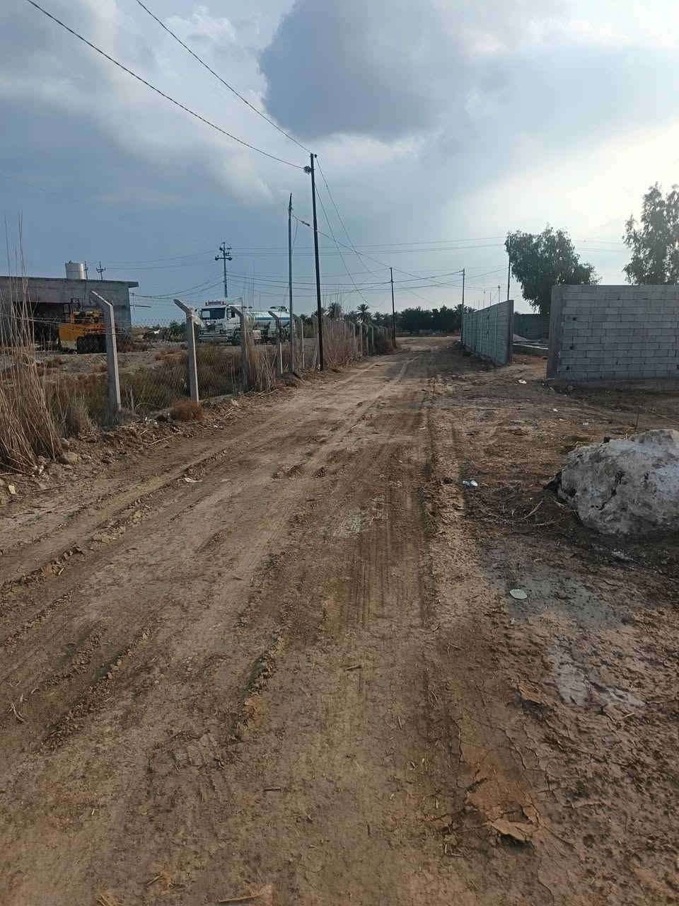 سلام عليكم
قطعه على طريق الساجت قرب الاساله مال ماي تبعد عن التبليط تقريبا 100 متر او اقل العرض 9 والطول 34 السعر 15 وبيها مجال للاستفسار ***********
