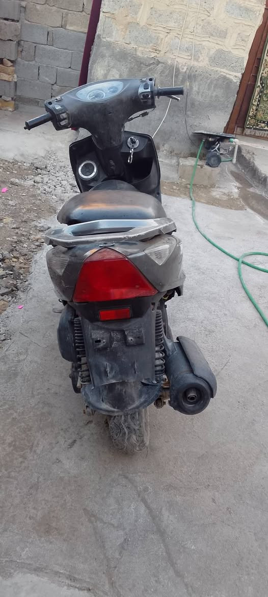 سلام عليكم دراجة ماكس ثعلب  للبيع نغصه  باتري مكان بغداد الحصوة سعر 300 وبيهة مجال بسيط/***********
