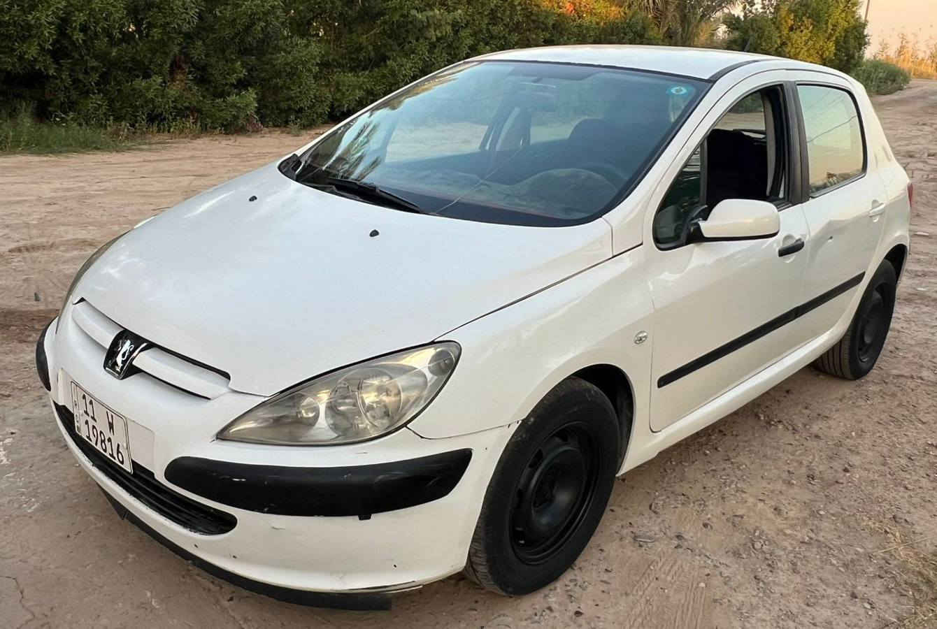 سلام عليكم للبيع
بيجو فرنسي موديل 2005 رقم بغداد جديد دولي 
بسمي تحويل ثاني يوم 
كير ومحرك مكفولات صدر امامي وخلفي جدد 
تخم تاير جدد 
كهربائيات شغاله شاشه 
السعر 48 وبيهه مجال 
الكمان بابل ***********
