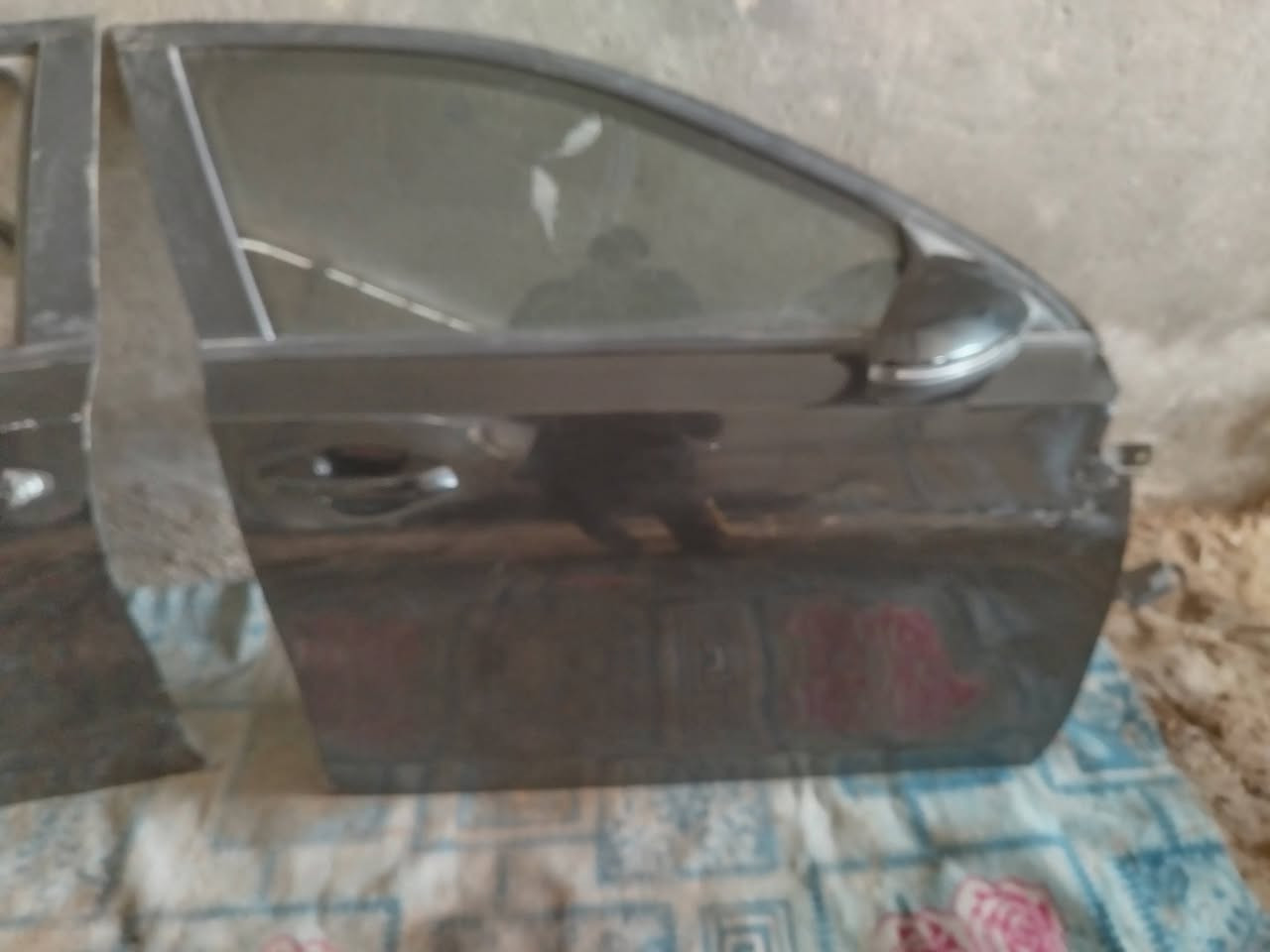 للبيع ابوب فورتي ٢٤ اي شي تحتاج منهن ابيع مع الدوس الابواب بيهم اضرار بصيطه الي يفيده يتصل ***********
