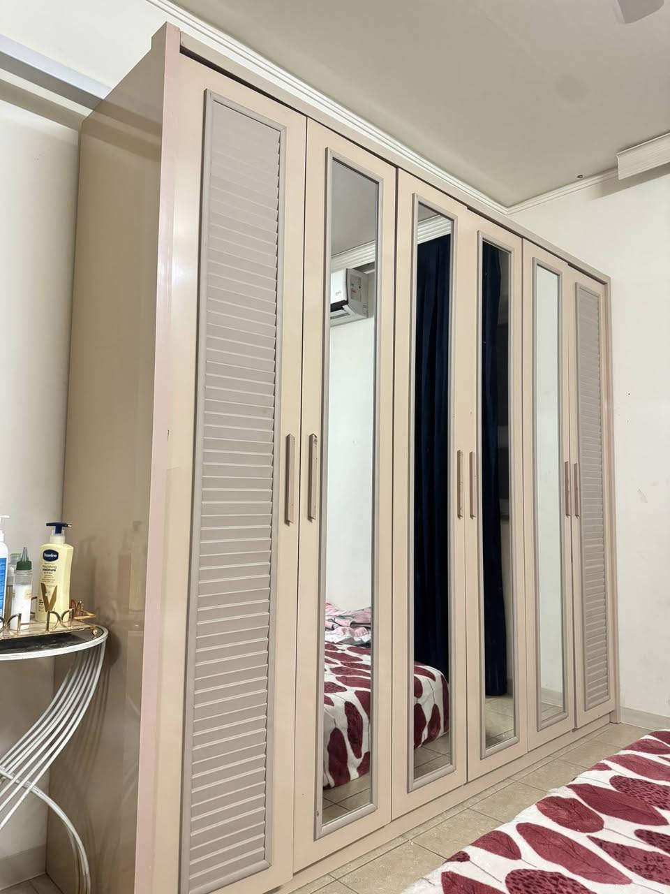 ‎ سلام عليكم
غرفه نوم خمس قطع للبيع بيها أضرار بسيطه سعرها ٢٠٠ ألف موقع بسمايه B
والدوشك هم للبيع جديد استمعال شهرين بسعر ١٢٥


**إذا كنت صاحب هذا الإعلان وتريد حذفه لأي سبب، رجاءا أرسل رسالة إلى الدعم الفني**