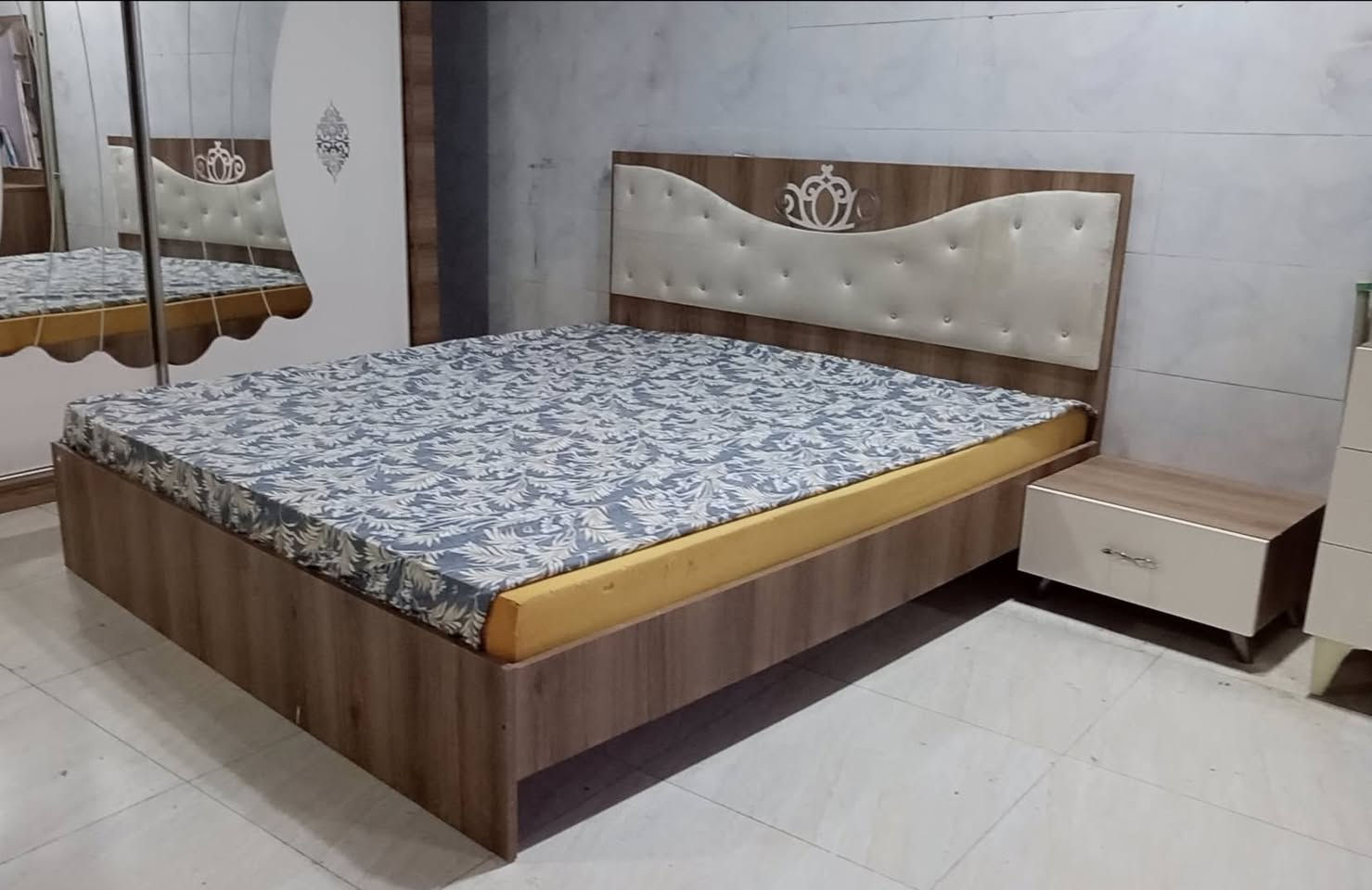 تاقم نوستن 
5پارچە
زۆرپاکوبێعەیبە
دۆشەکی ئەسڵی
نرخی 250 هه زار
***********
***********
سلێمانی السليمانية, العراق
