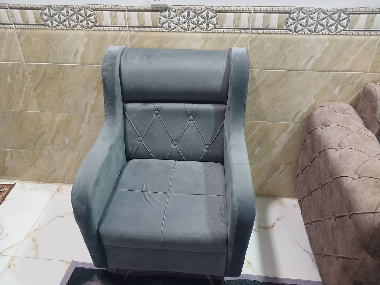 متاح تخم للبيع كلش نضيف كل ضرر مابيه بس قناه رجلها خالعه تصليحها بسيط مكلف بلنشر رقم صاحبة التخم ***********

