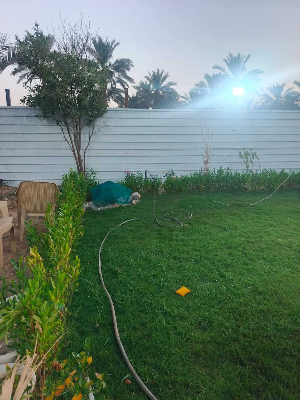 مزرعة للبيع بغداد الراشدية قرية العراكنة تبعد عن ناحية ربع ساعة وعن شارع العام طريق بغداد كركوك كيلو كهرباء ماء سقي ماء اساله تصلح سكن او مزرعة مخدومه واجه 18 نزال 100 مساحة 1800 السعر 130 وبي مجال ***********
