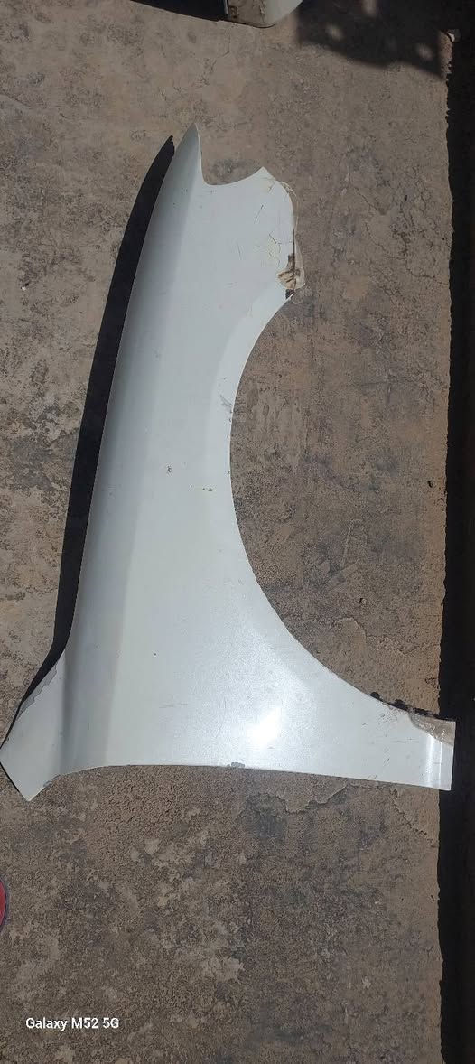 السلام عليكم
زوج چاملغات+دعاميه أماميه +شباك أمامي+مازده جهة السايق
 مثل ما موضح بالصوره كلشي بسعره 
والسعر مناسب***********
