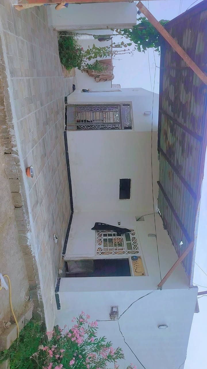 السلام عليكم بيت ٤٠٠ خلف عمارات الزيتون
المساحه ٤٠٠
٢٠٠ بناء و٢٠٠ حديقه
سند ٢٥ مشمول بالتطويب
مداور ثاني يوم
غرفتين وصاله ومطبخ وصحيات داخليه وخارجيه وبراني
مجاور مجمع عزيز شريف
*********** اتصل او واتساب
