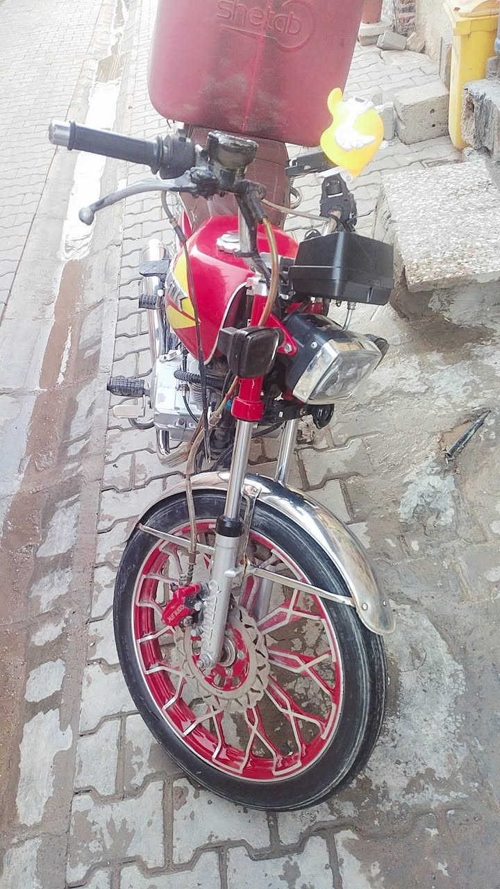 سلام عليكم دراجه سونك موديل 2024 خمسه كير دراجه نضيفه اوراقهه كامله واصوليه مكاني ب المحموديه سعر 650بيه مجال بسيط رقم ***********
