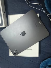 آيباد برو M4 • ٢٥٦ • بطارية ٩٠%