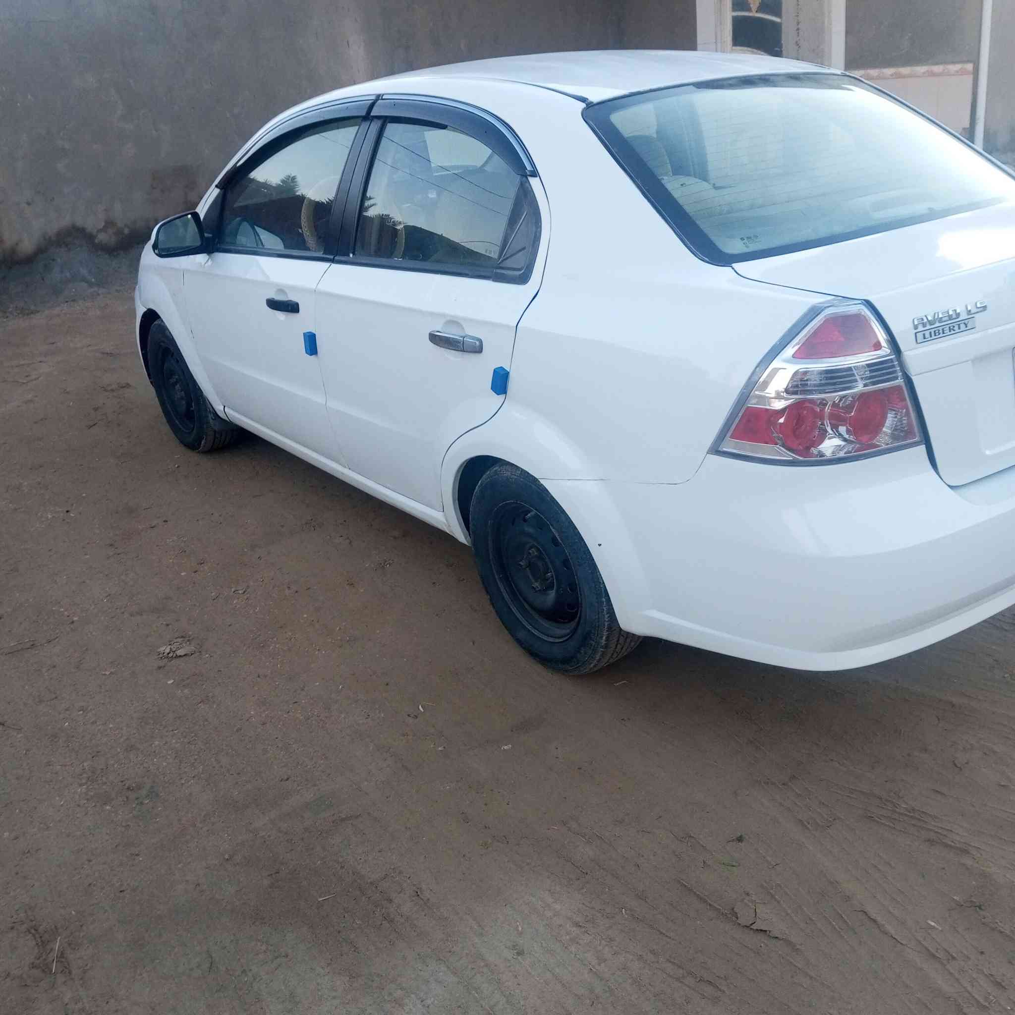 سلام عليكم للبيع افيو 2010رقم القادسيه انكليزي سنويه مجدده محرك 1400مفتوح مكينه كير حداديه جاهزه بيهه ضربه قبق جنطه تبديل وصبغ الجاملغات الخلفيه السعر 52وبي مجال مكان السياره الرميثه الشراي يتصل ***********
