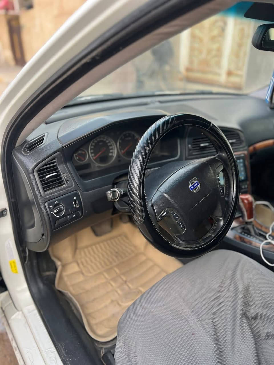 فالفو v70 2007 للبيع بيع مستعجل حداديه تخم تاير باتري داينمه وكلشي بيها جديد ألف ماتخسر عليها لا صبغ ولا تبديل ولاضربه عل بلاد 
شرط مداور 
عنوانها ديوانية 
والي يريد تفاصيل اكثر يراسل أو يتصل 
*********** السعر ٦٣ وبيها مجال راسل وتدلل
