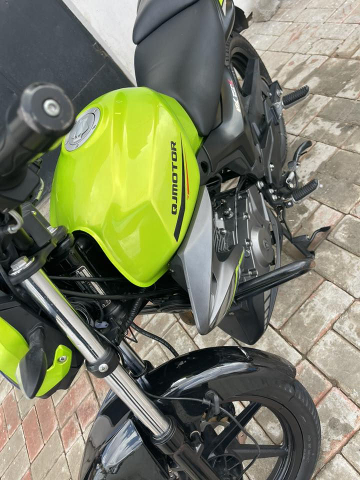 السلام عليكم 
دراجه كيوجي للبيع حجم المحرك 150Cc
 العنوان الرمادي شارع 17
للاستفسار ***********
