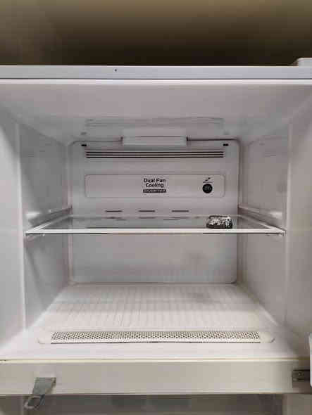 ثلاجة هيتاشي انفيرتر اخت الجديدة سعرها 350 الف بيها ضمان 6 اشهر بلغاز للاستفسار هذا الرقم : ***********
