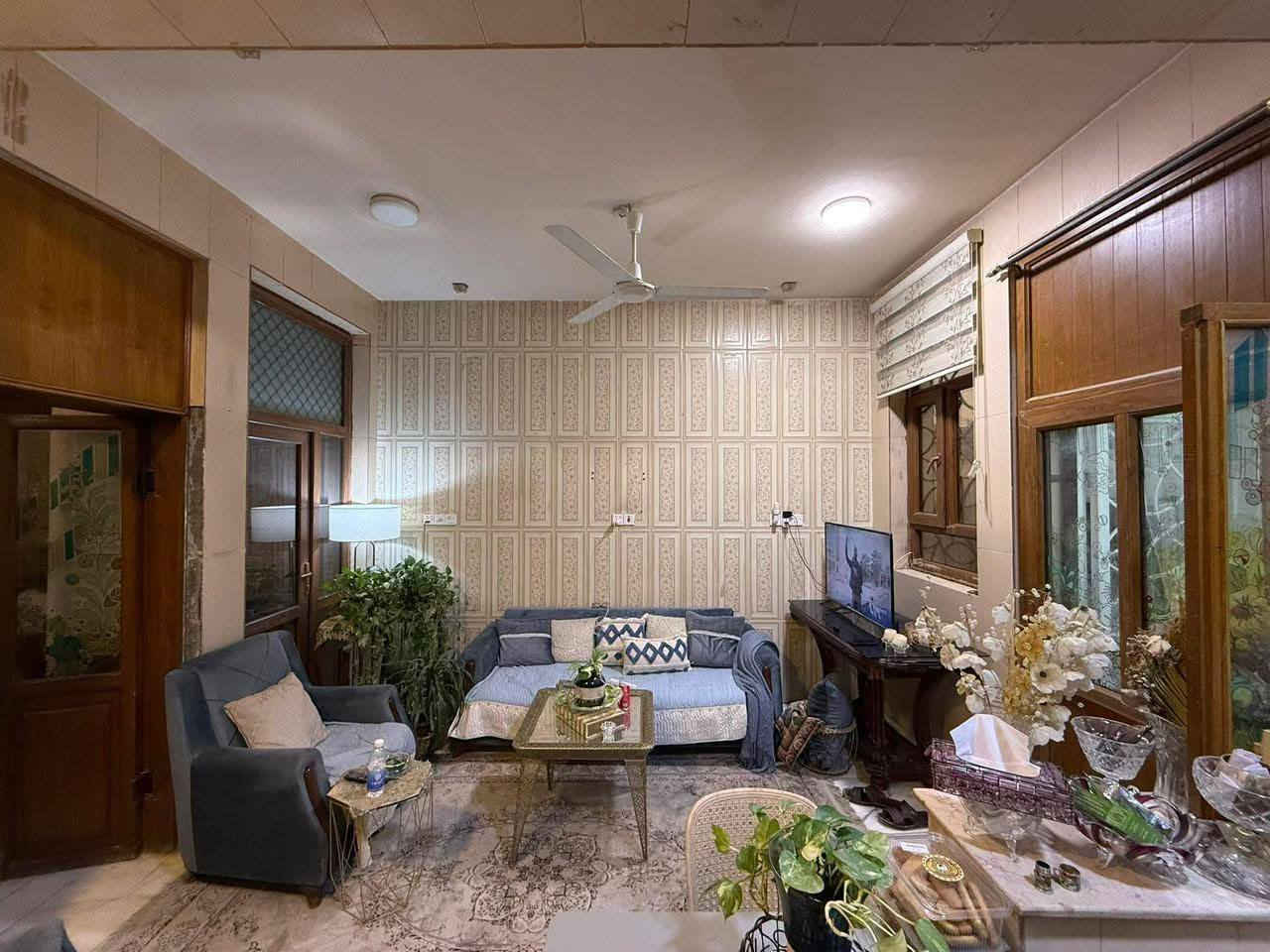 دار للبيع ملك صرف
بستان الحلو
المساحه ١٥٠متر الواجهه ١٠متر
طابقين 
يحتوي على ٣ غرف نوم وصاله وكلدور ومطبخ ومجمع صحيات
للاستفسار *********** سيد علي
مكتب الوسيط
