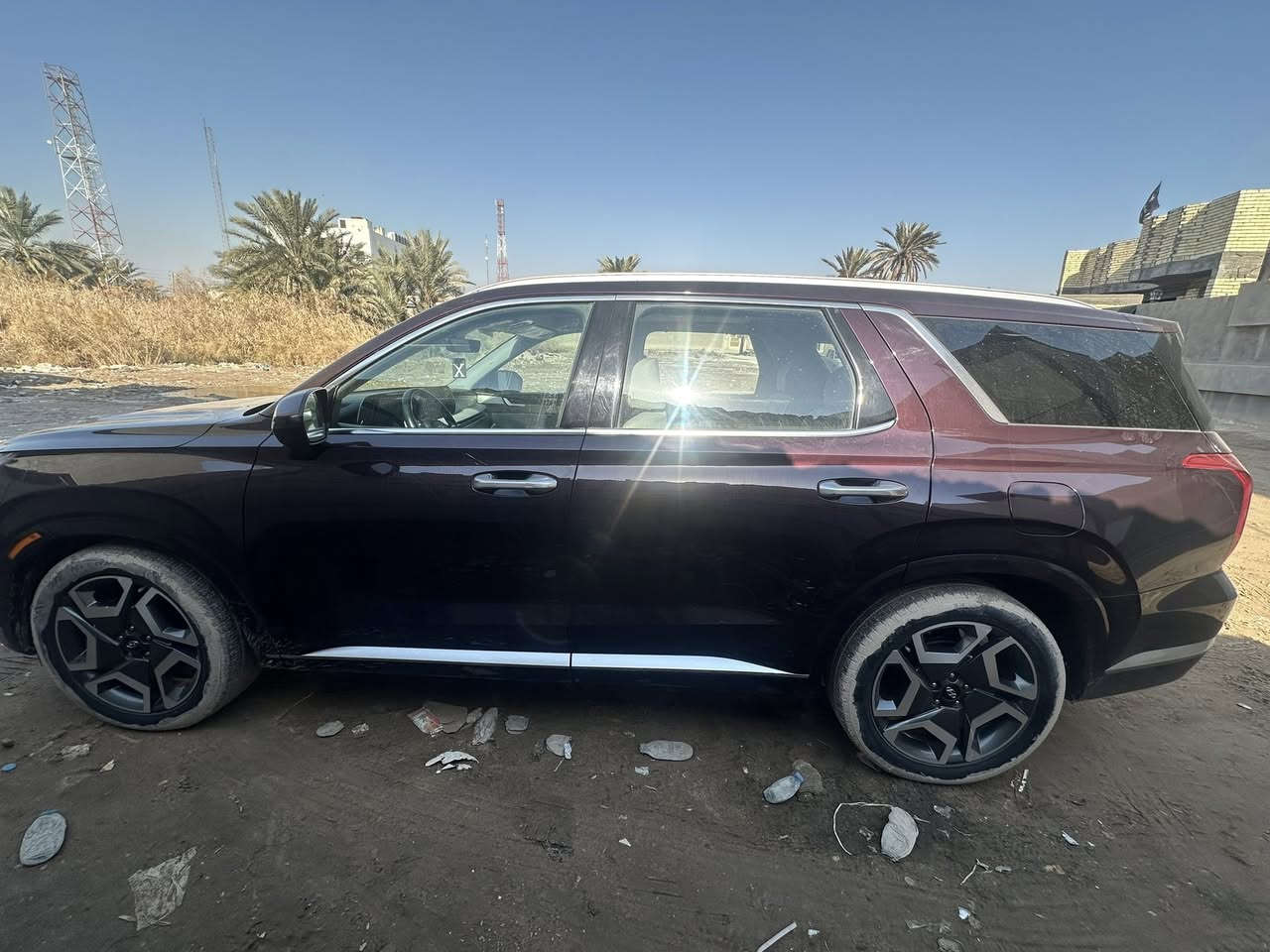 السلام عليكم بلسايد للبيع 2023 بريميوم سيل ماكو داعي اشرحلك مواصفاته معروفه فرق عن الكلكرافي مو فتحتين بس فتحه وحده السعر 290 بيه مجال بيه بنيد وجاملغ جه الصدر وباب الخلفيه جه الصدر الاستفسار اكثر ***********
