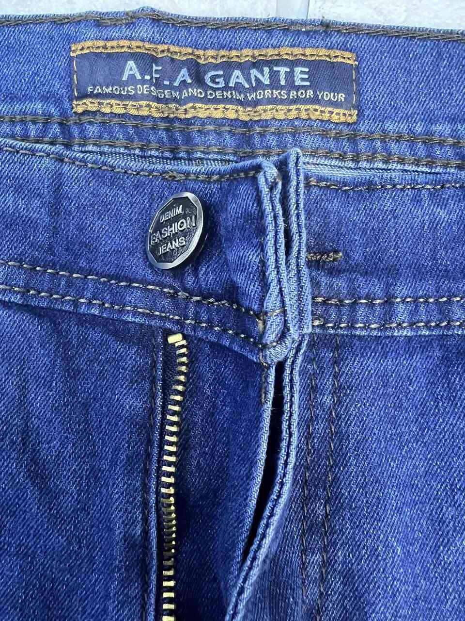 بنطرون AFA GANTE
اللون ازرق
بالليبل غير ملبوس
فول ليگرا مطاط
قياس 34
قطعة جديدة غير مطخوخة


**إذا كنت صاحب هذا الإعلان وتريد حذفه لأي سبب، رجاءا أرسل رسالة إلى الدعم الفني**