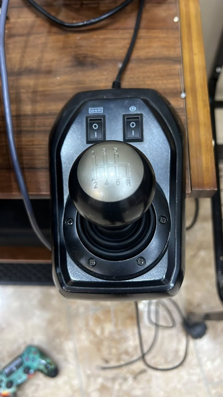 دركسون v9 نظيف ما مستخدم هواي اقل السبوع وكامل الملحقات وويا قرص بلي فور خاص للسيارات السعر 100 الف مكاني بغداد رقمي ***********
