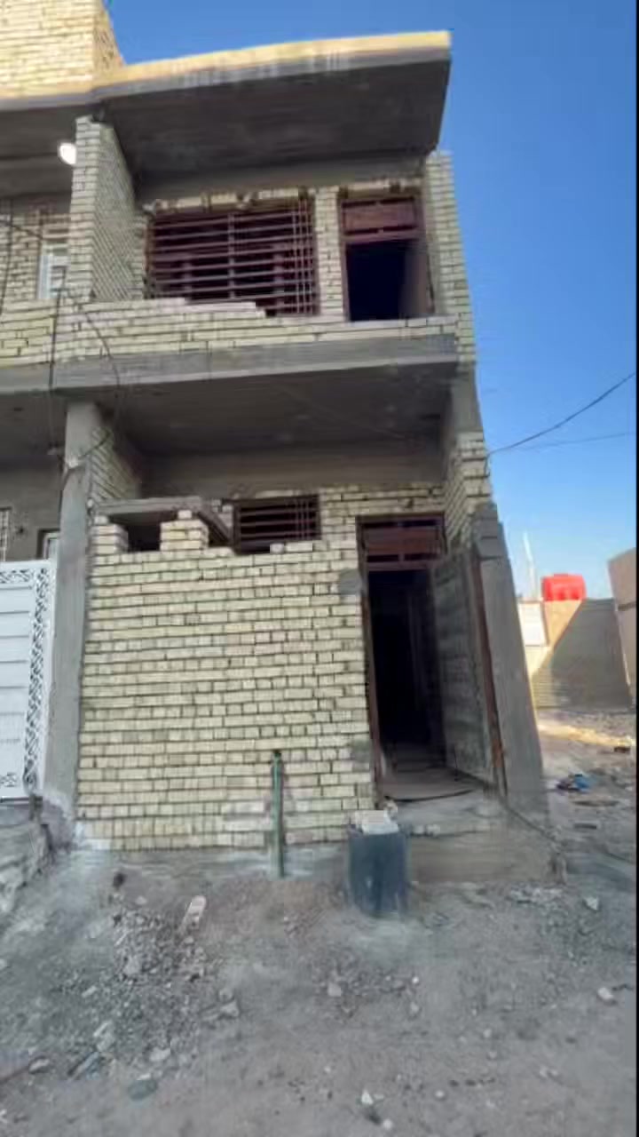 السلام عليكم هيكل ٥٠ متر طابقين يحتوي على ثلاث غرف بناء حديث
العنوان /الشعله الدوانم شارع الخباطه قرب مدرسة مشكور
للاستفسار /***********
