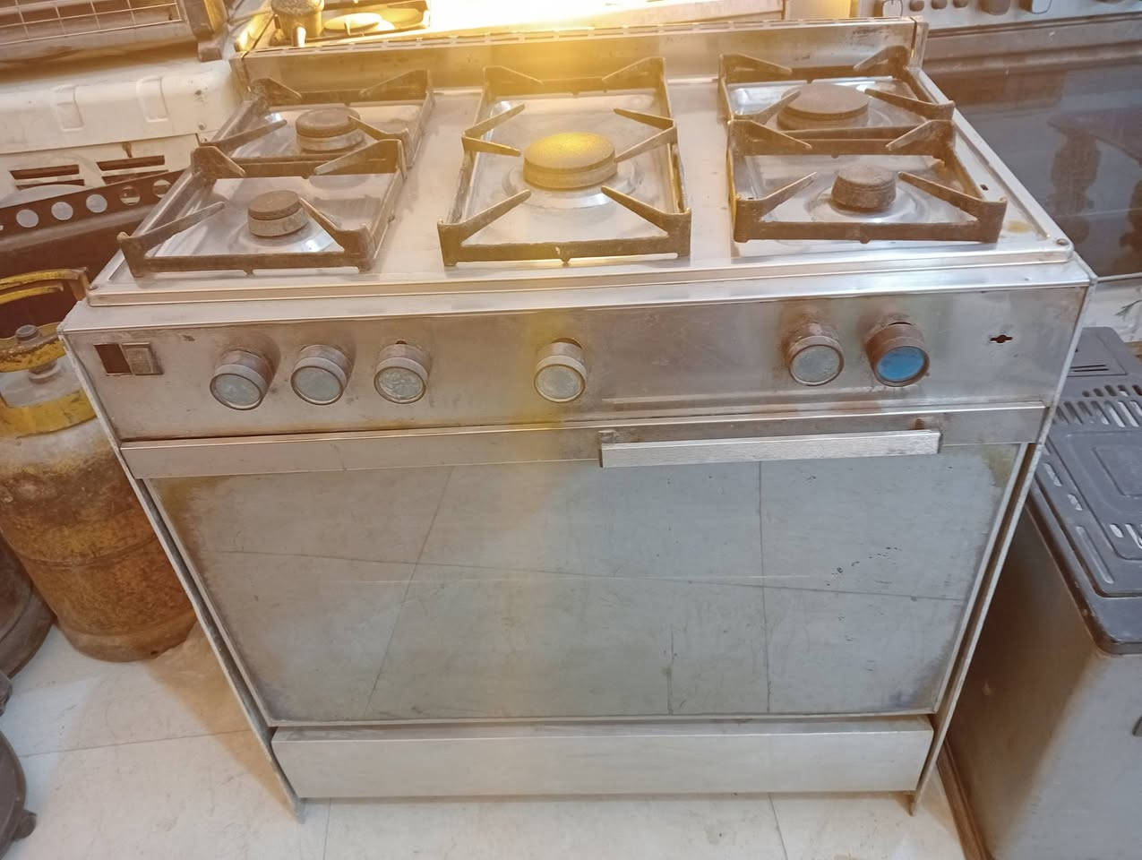 للبيع طباخ تركي باب أول عالشعل عيون وفرن 75 ماكنة خياطه 50 سيت طبلات عدد خمسه 35 طباخ منظدي 35 كنتور بابين 75 بوفيه مترين ونص 75 وباقي الأسعار بالتعليقات المكان حي المعلمين


**إذا كنت صاحب هذا الإعلان وتريد حذفه لأي سبب، رجاءا أرسل رسالة إلى الدعم الفني**