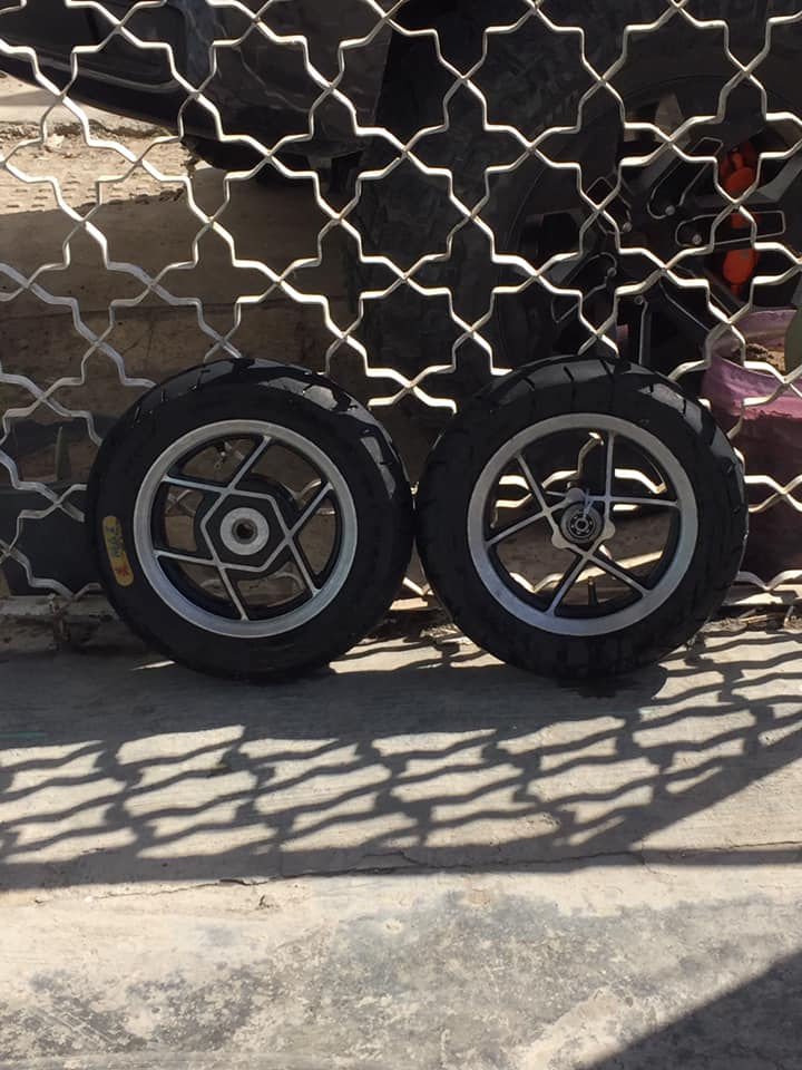 ويالة ماكس عنكبوت وياهن تايرات جيلاتين السعر ٤٠٠ الف وبيهن مجال مكاني بغداد جديدة ***********
